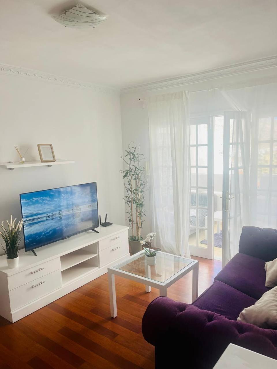 Apartment Near The Ocean อาโรนา ภายนอก รูปภาพ